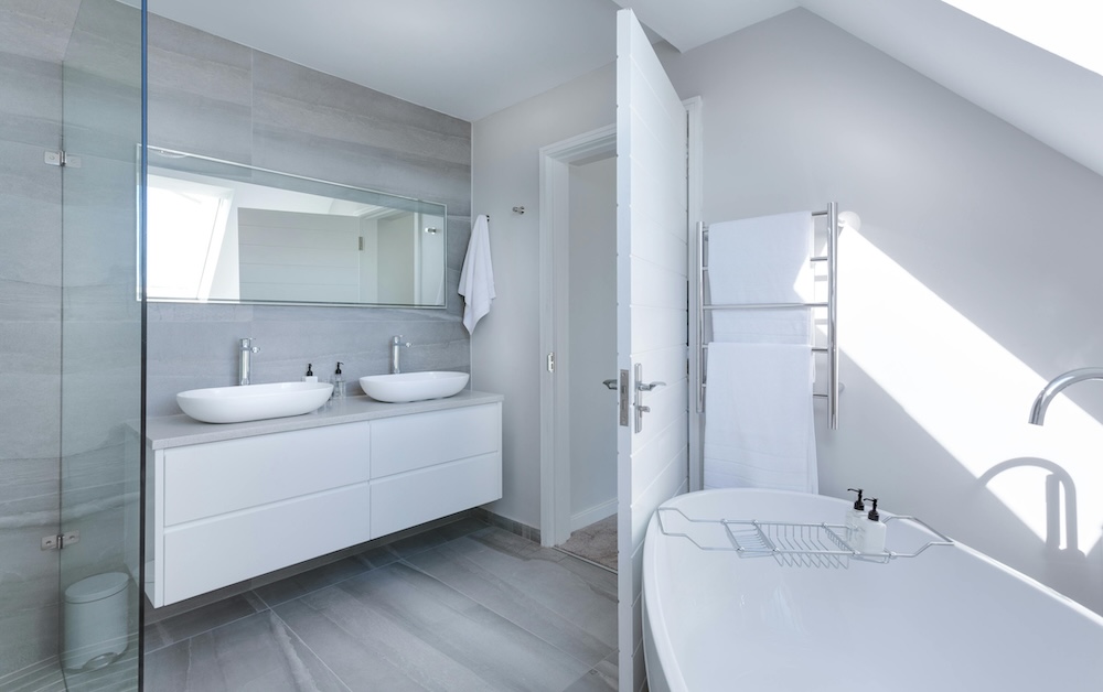 Ein neues saniertes Badezimmer - Ihr Profi Helmsbau